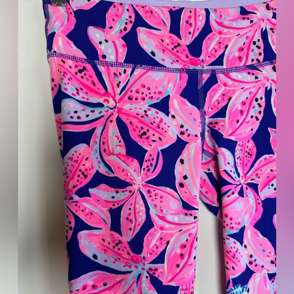 Lilly Pulitzer Luxletic Leggings Navy Blue Pink Size Small Capri Length - Picture 3 of 6